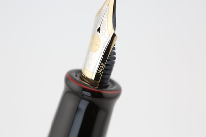 Nakaya Dorsal Fin 2 Kuro-Tamenuri with Soft-Medium 14k Two-Tone Nib